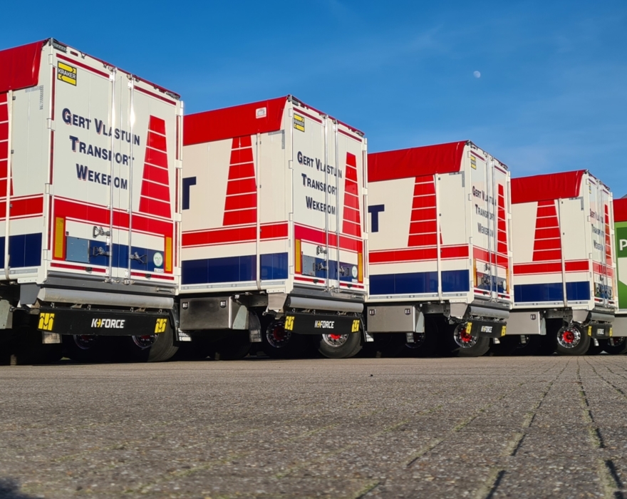 Gert Vlastuin Transport arbeitet mit neuem klappbarem Unterfahrschutz