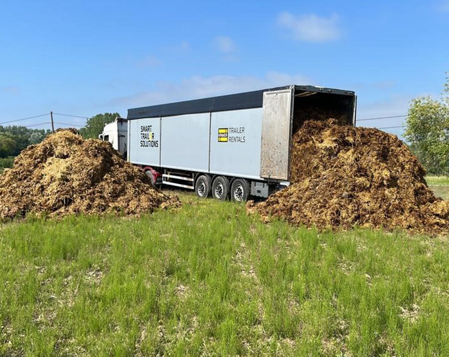 Rental trailer from Smart Trailer Solutions until delivery of new Kraker moving-floor trailer for Jultra BV