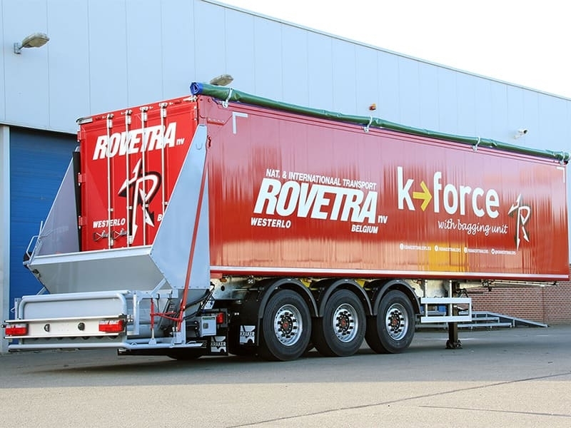 Schuifvloertrailer met bagging unit
